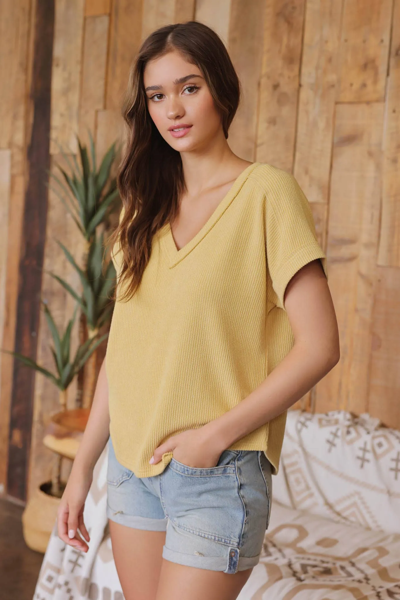 RAW EDGE V NECK EXTENDED SHORT SLEEVE KNIT TOP