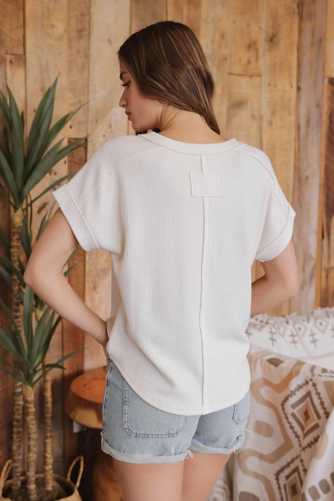 RAW EDGE V NECK EXTENDED SHORT SLEEVE KNIT TOP