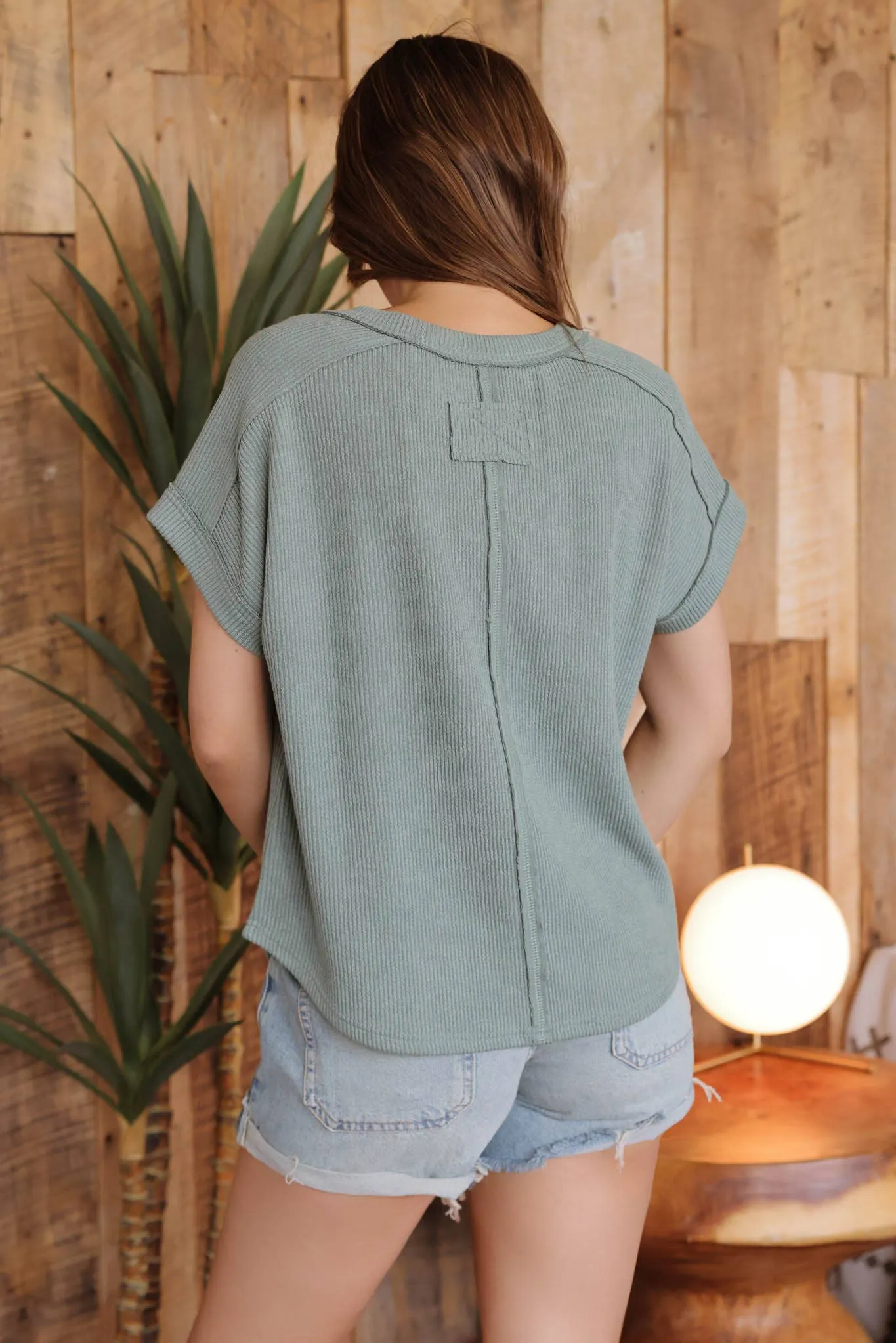 RAW EDGE V NECK EXTENDED SHORT SLEEVE KNIT TOP