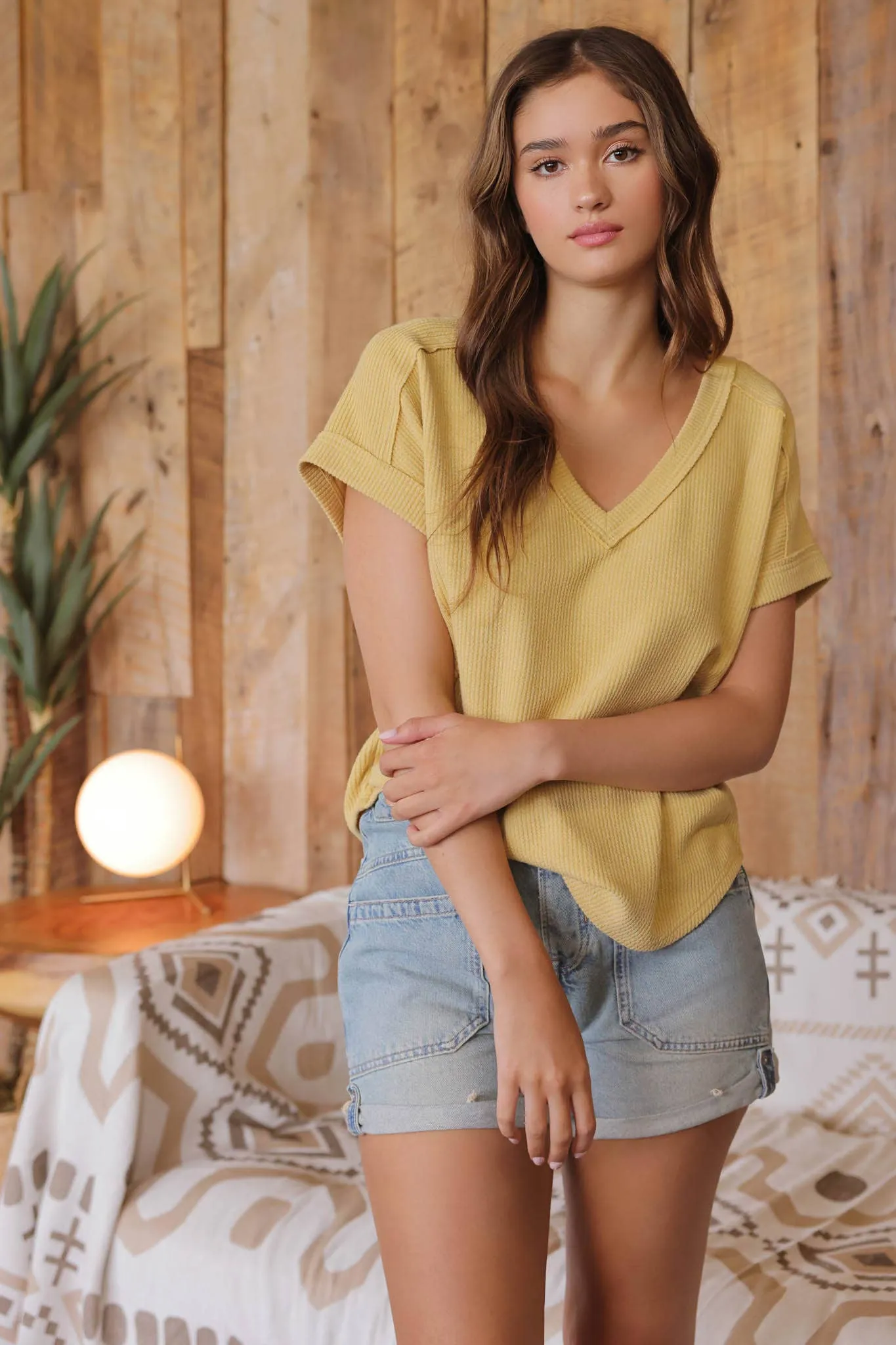 RAW EDGE V NECK EXTENDED SHORT SLEEVE KNIT TOP