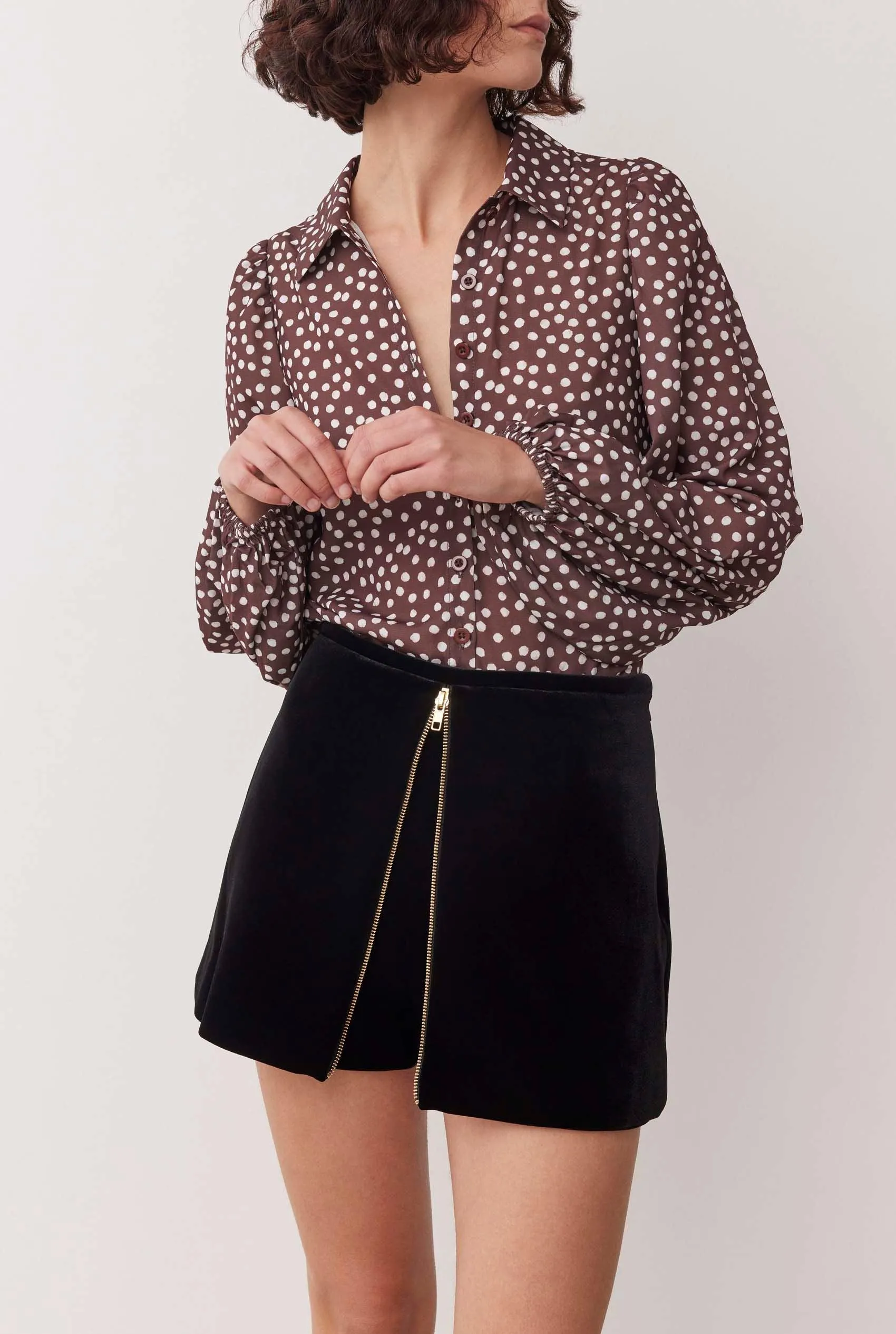 SARA SHIRT IN TRUFFLE SPOT
